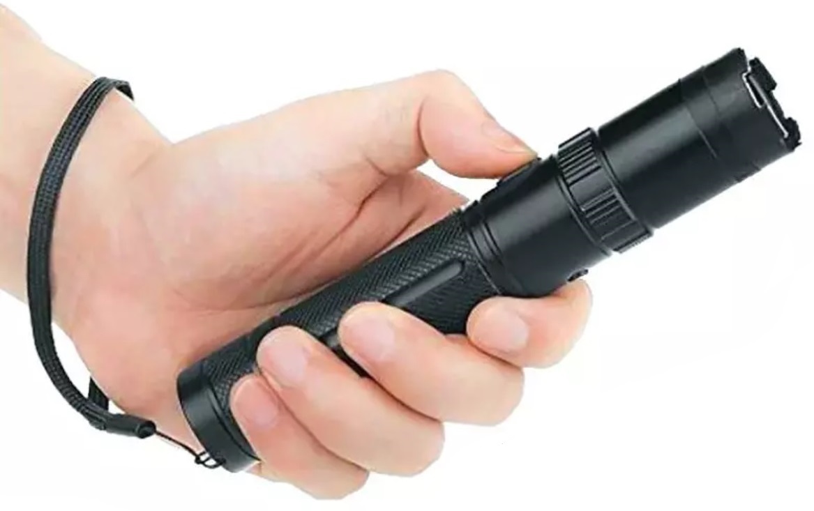 Taser tazer lampe 10 000 000 volts !