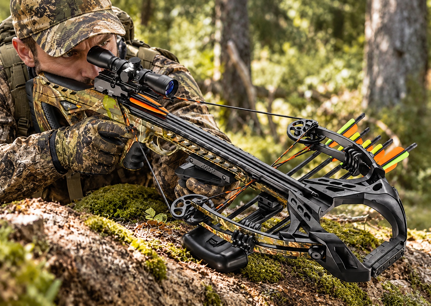 Arbalète à poulies Guillotine-X Camo 185 lbs en forêt