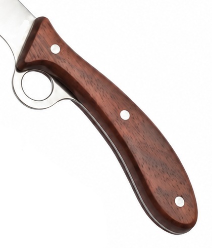 Gros plan du manche ergonomique en bois de la machette Renegade Albainox.