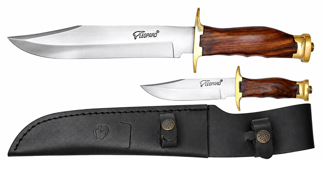 Lot de 2 couteaux de chasse LEOPARD avec lames inox, manches en bois et étui double en cuir noir.