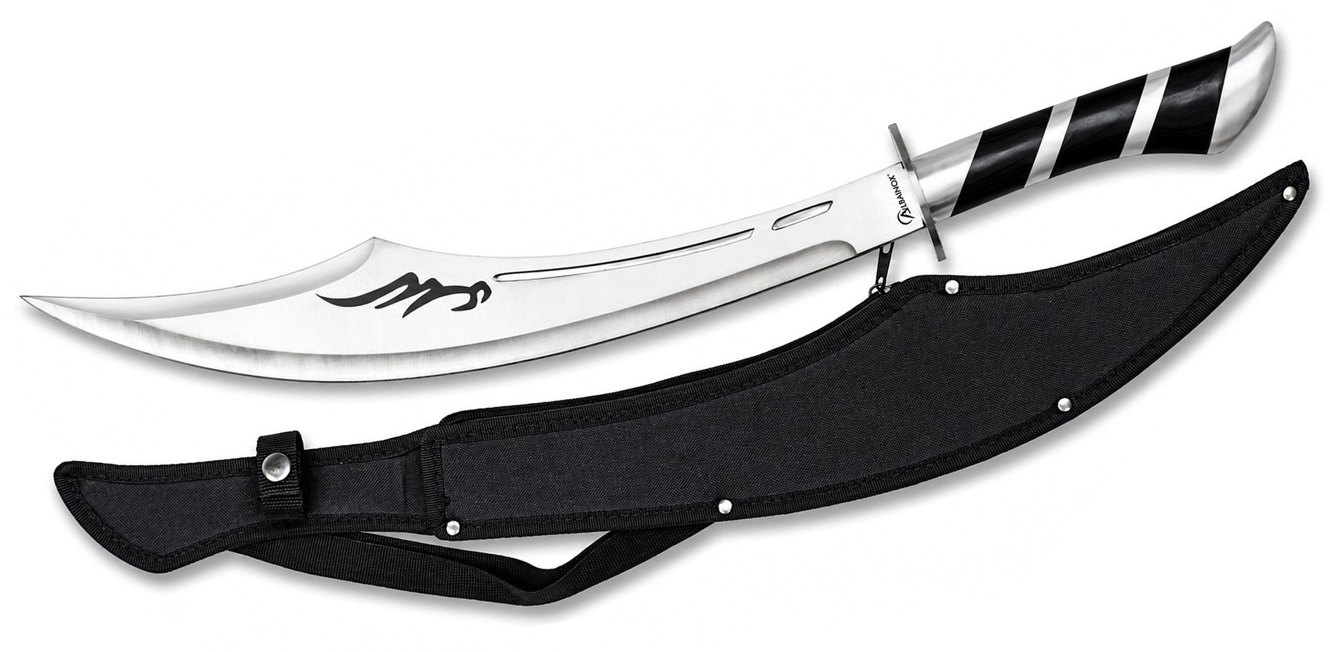Machette sabre Albainox 62,5 cm avec lame courbée en acier inoxydable et étui noir en nylon.