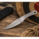 Couteau de lancer Léopard 16 cm acier inox en mise en situation avec cible de lancer et corde