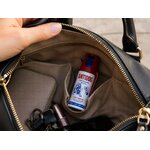 Bombe lacrymogène anti-chien 50 ml rangée dans un sac à main pour transport discret