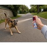 Bombe lacrymogène anti-chien gel poivre 50 ml en situation de protection face à un chien agressif