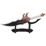 Dague décorative fantasy de collection présentée sur son socle dexposition