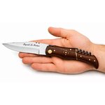 Couteau Laguiole pliant de 21,5 cm manche bois dacacia présenté dans une main