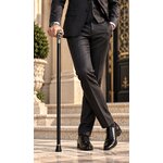 Homme élégant en costume tenant une canne épée squelette luxe avec poignée tête de mort en acier inoxydable.