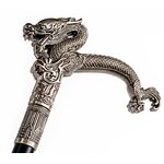 Canne épée dragon argentée avec poignée dragon sculptée aux détails raffinés