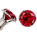 Pommeau rouge facetté style rubis sur canne épée de luxe, détail de la monture argentée et finitions brillantes.