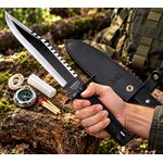 Grand couteau de survie Rambo 36 cm tenu en main pour illustrer les dimensions réelles de la lame et du manche.