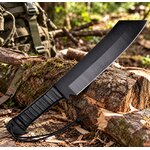couteau rambo 5 last blood utilisé en survie dans une forêt