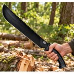 Machette SCH 46,5 cm tenue en main dans une forêt