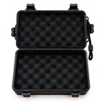 Coffret rigide noir ouvert pour kit de survie tactique