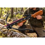 Arbalète Extreme Crossbow 150 lbs en bois mise en situation en forêt