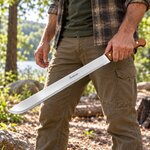 Machette coupe-coupe Albainox 58,5 cm avec manche en bois en forêt