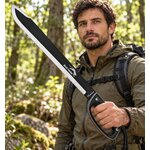 Machette Black Panther Albainox 61,5 cm tenue par un homme en forêt.