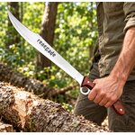 Machette Renegade Albainox 61,5 cm tenue en main par un homme en forêt.