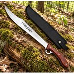 Machette Renegade Albainox posée sur un tronc darbre en forêt avec son étui.