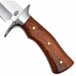 Gros plan du manche en bois du couteau de chasse SCK avec garde métallique et rivets.