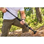 Homme présentant une sarbacane de sport JS-ARCHERIE noire de 62 cm avec poignée en mousse et fléchettes colorées.