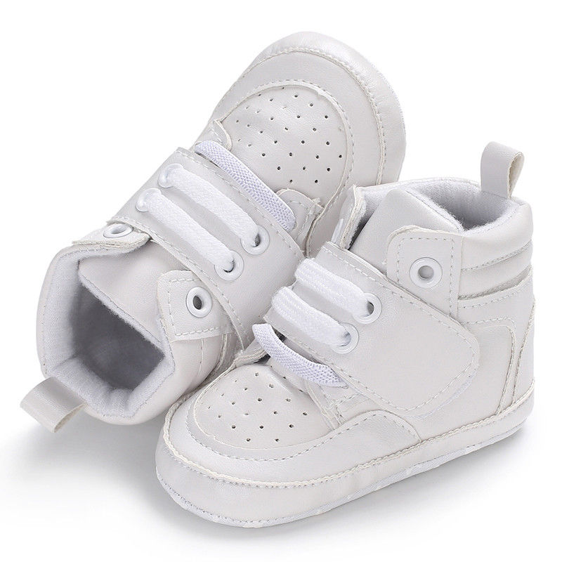 basket-sneakers-pour-bébé-blanche