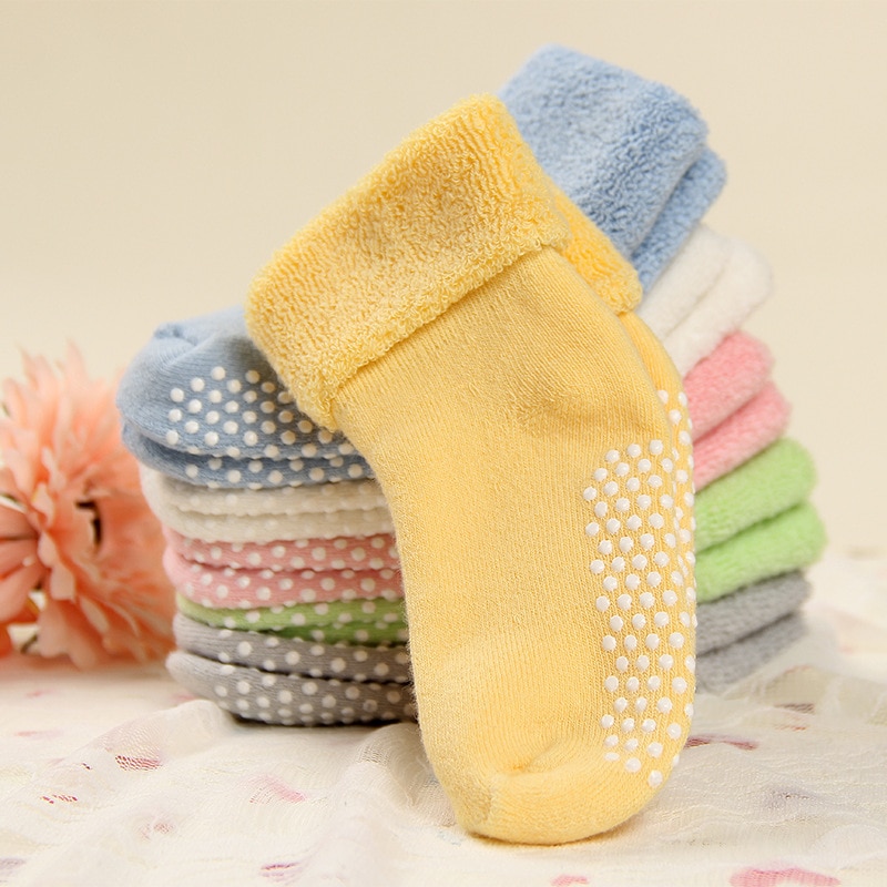 LA Active Chaussettes antidérapantes - Chaussettes d'hiver chaudes et  confortables - pour bébé, nourrisson, nouveau-né, enfants, garçons et  filles - Garçon – 6 paires., size: 0-3 Months : : Mode