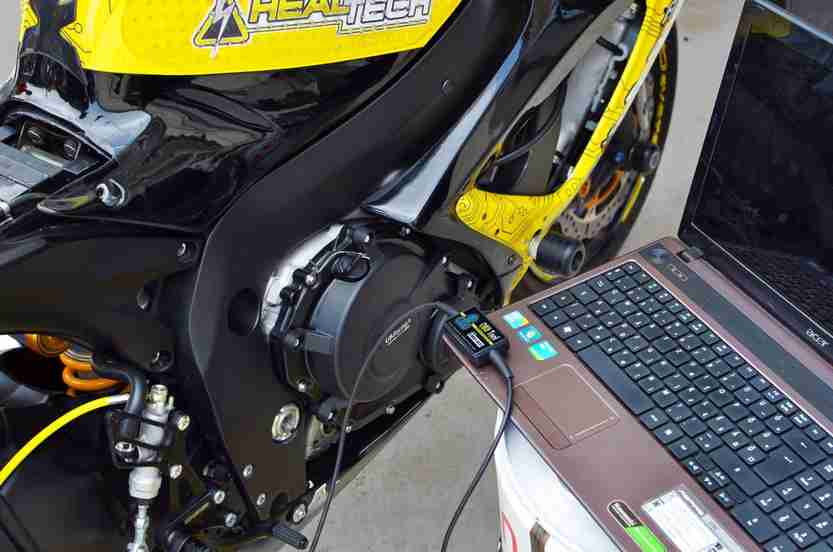 valise-diagnostic-healtech-suzuki-s01-obd-sur-gsxr-optimized