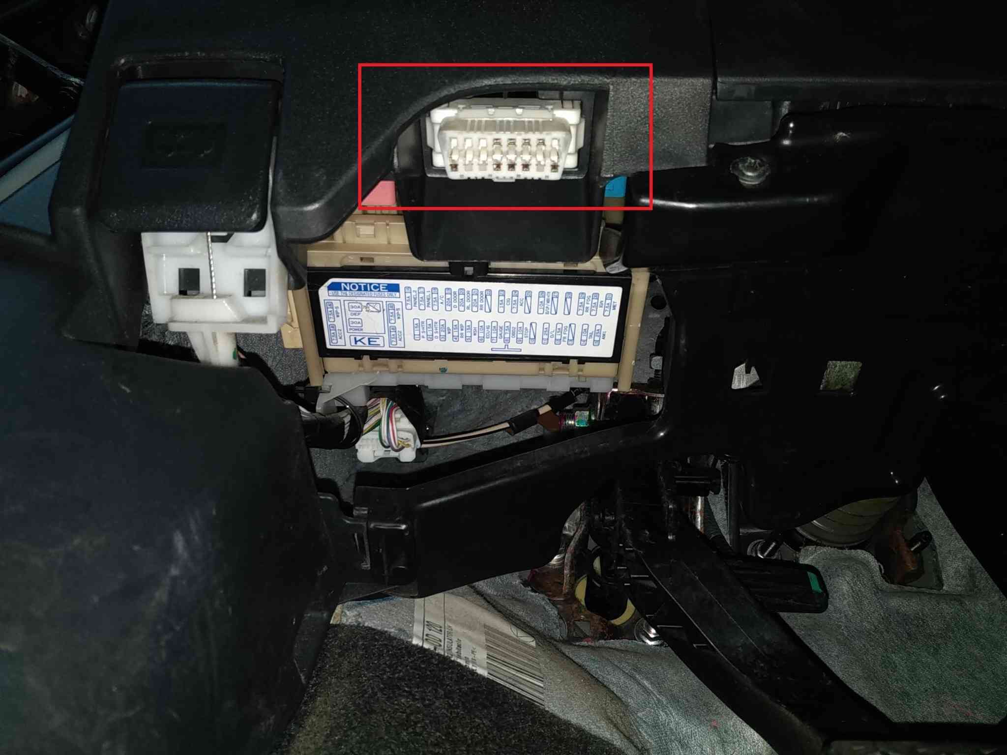 Prise OBD2 Toyota Yaris II Phase 2 1.3i VVTi 99