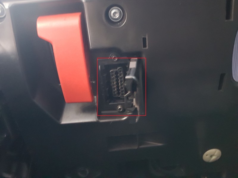 Prise OBD2 Mercedes Classe E 220