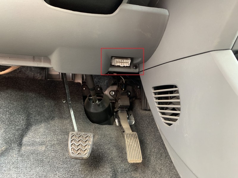 Prise OBD2 Peugeot 107 1.0i automatique