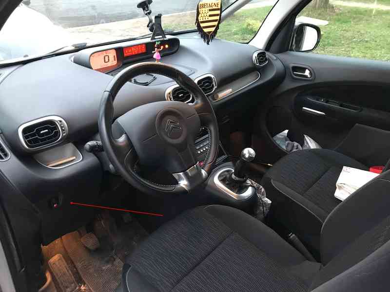 Comment trouver la prise OBD2 sur votre Citroën C3 Picasso
