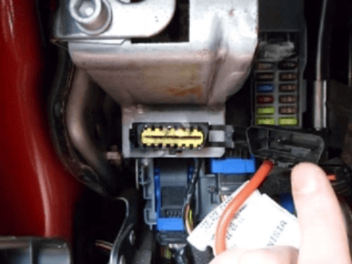 Prise obd dans boite a fusibles Alfa Romeo Mito PH 1