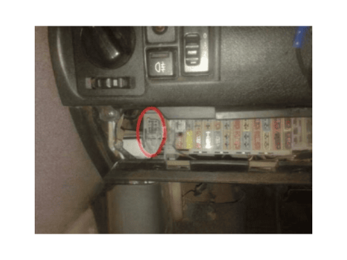 Prise obd et fusibles Chevrolet Combo