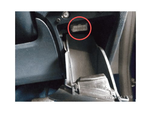 prise obd vide poche Ford Fiesta RHD