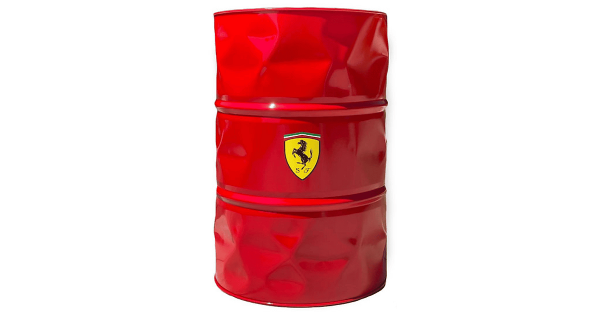 Tonneau De Décoration Ferrari Rouge – 200L – Cabossé – Fer – Artisanal – Reconditionné