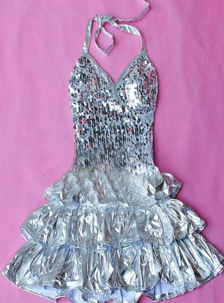 Déguisement robe disco rose paillettes argenté pour femme en location