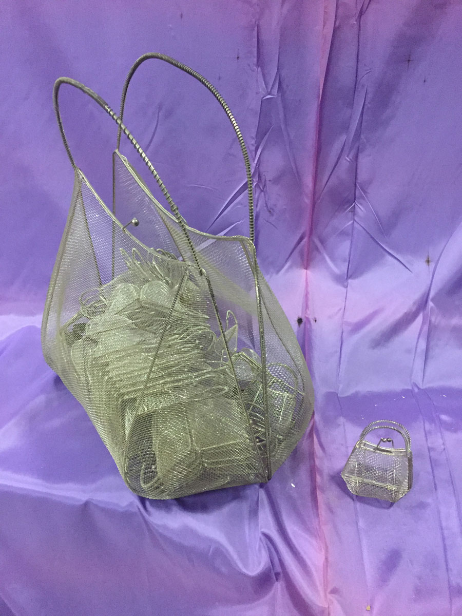 PRESENTOIR-SAC-A-MAIN