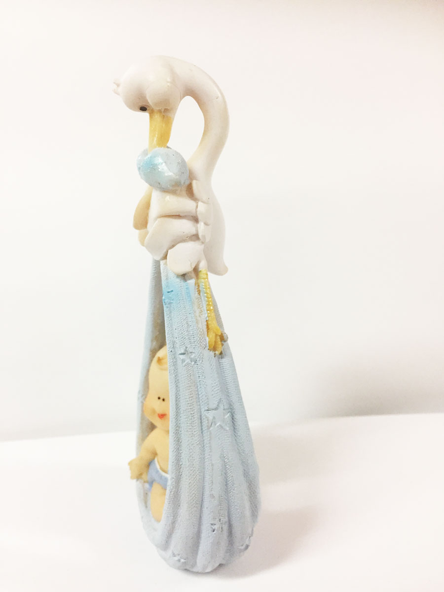 Figurine-resine-bebe-bleu-et-cigogne-1