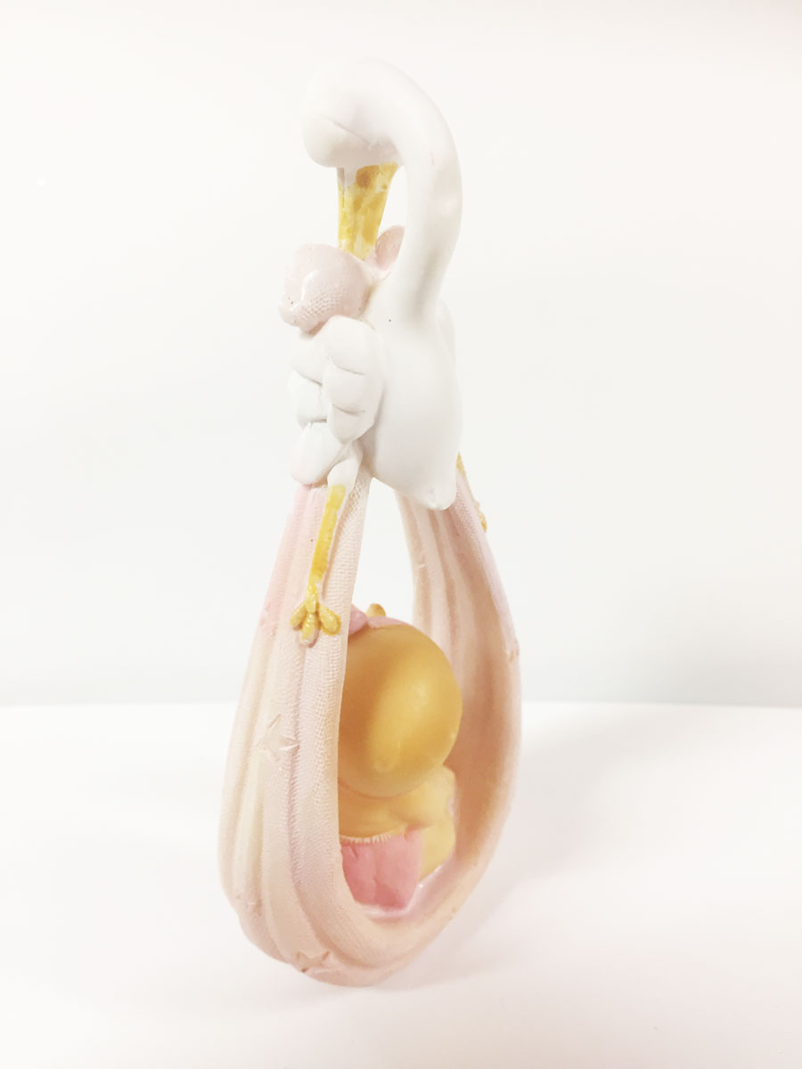 Figurine-resine-bebe-rose-et-cigogne-1
