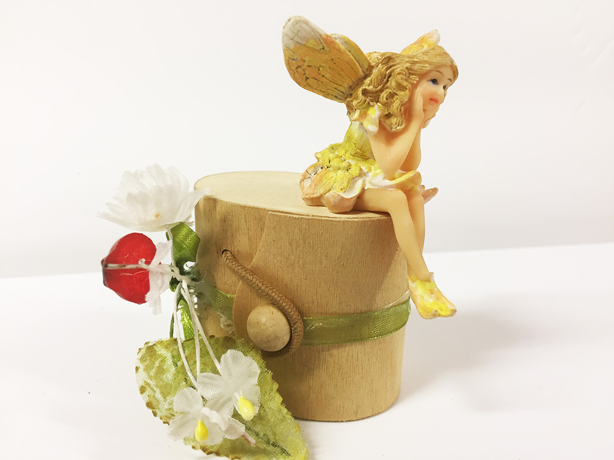 Figurine resine fee assise 2