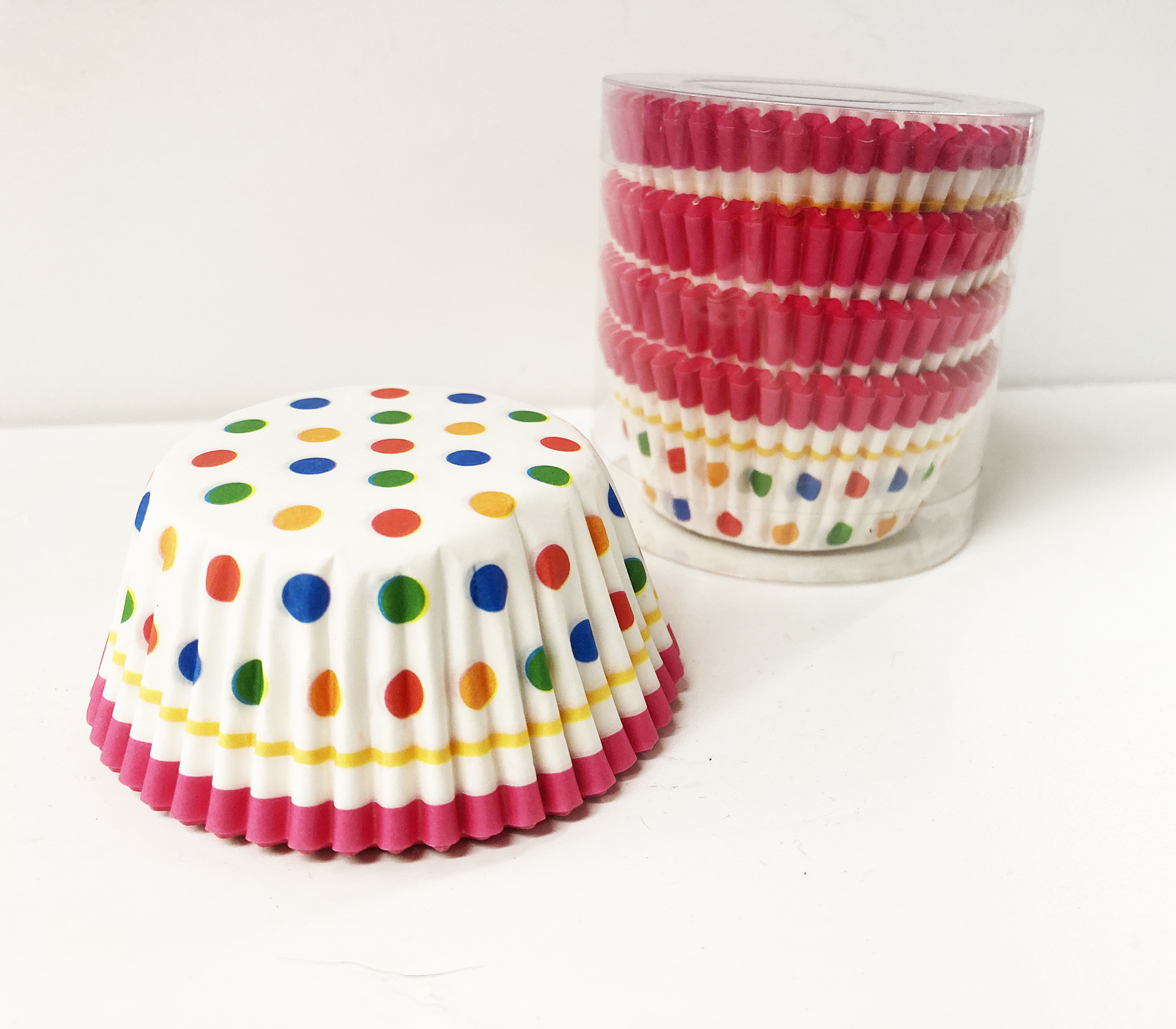 100 caissettes cup cakes et muffins confettis multicolores