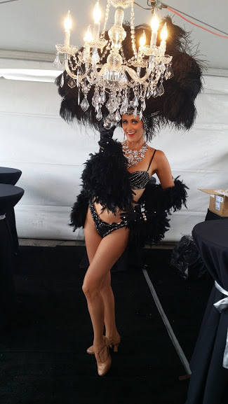 costume show girl plumes autruches noires