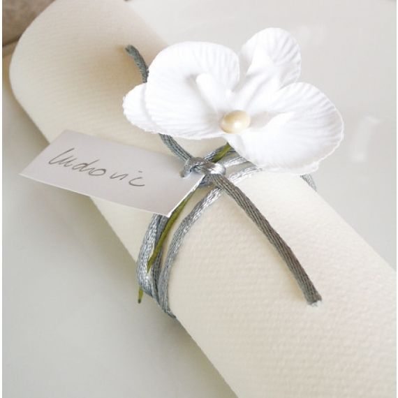 4 ORCHIDEE IVOIRE SUR TIGE