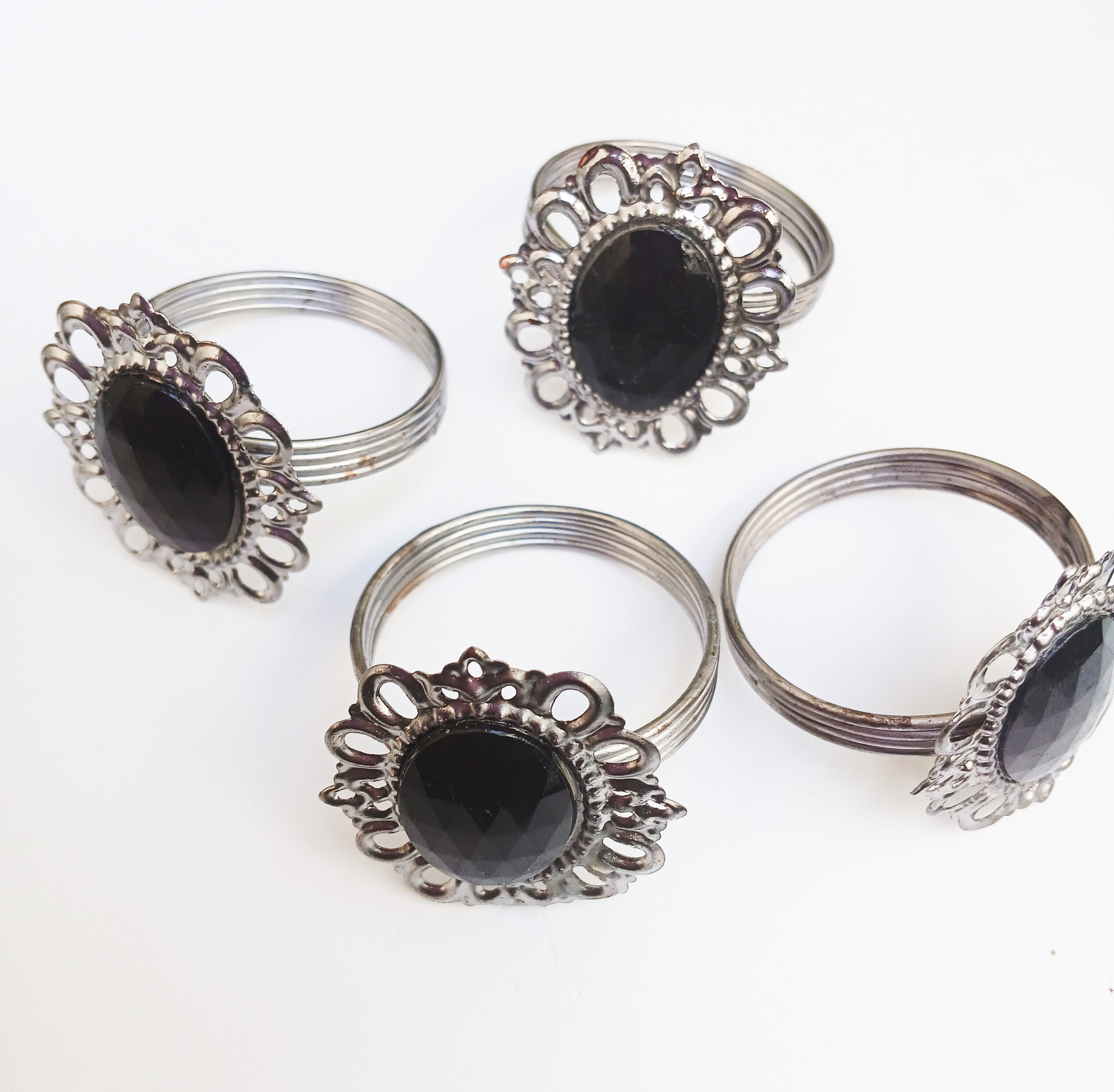 ROND DE SERVIETTE BAGUE GEANTE GOTHIQUE 1