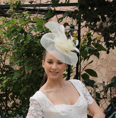 Chapeau Bibi Voile Et Plumes Pour Mariage, Thé - Pince à Cheveux - Blanc - Maille Et Dentelle - Taille M