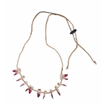 collier dents ensanglantees