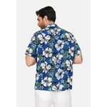 chemise hawaienne bleue avec hibiscus blancs 2