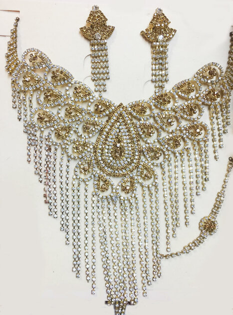 Parure De Bijoux (boucles D'oreilles ?) Ovale En Cristal & Strass Blanc - Reflets Argentés - Sans Nickel