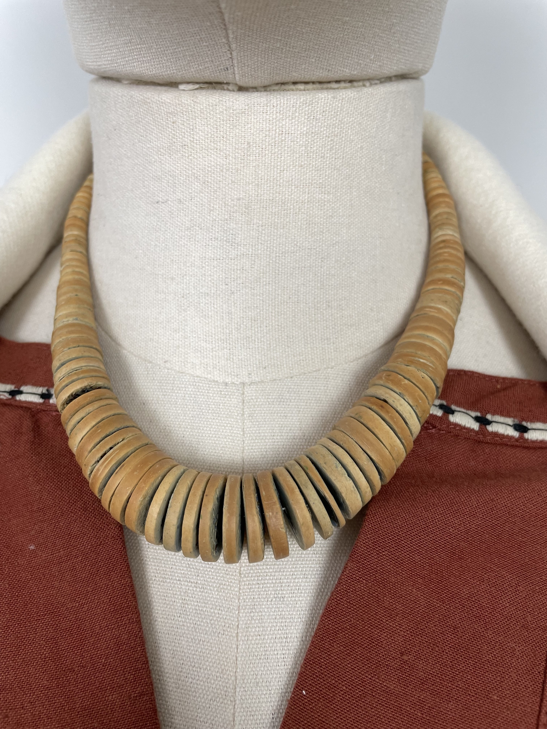 Collier ronds en bois vintage 1