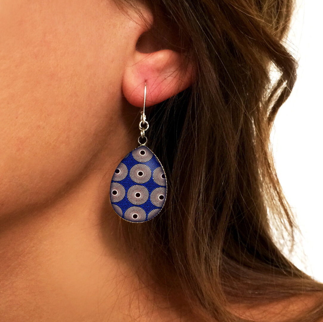 Boucles D'Oreilles Pendantes Fil & Perle - Dominance Bleu Marine, Porte-Bonheur, Neuf